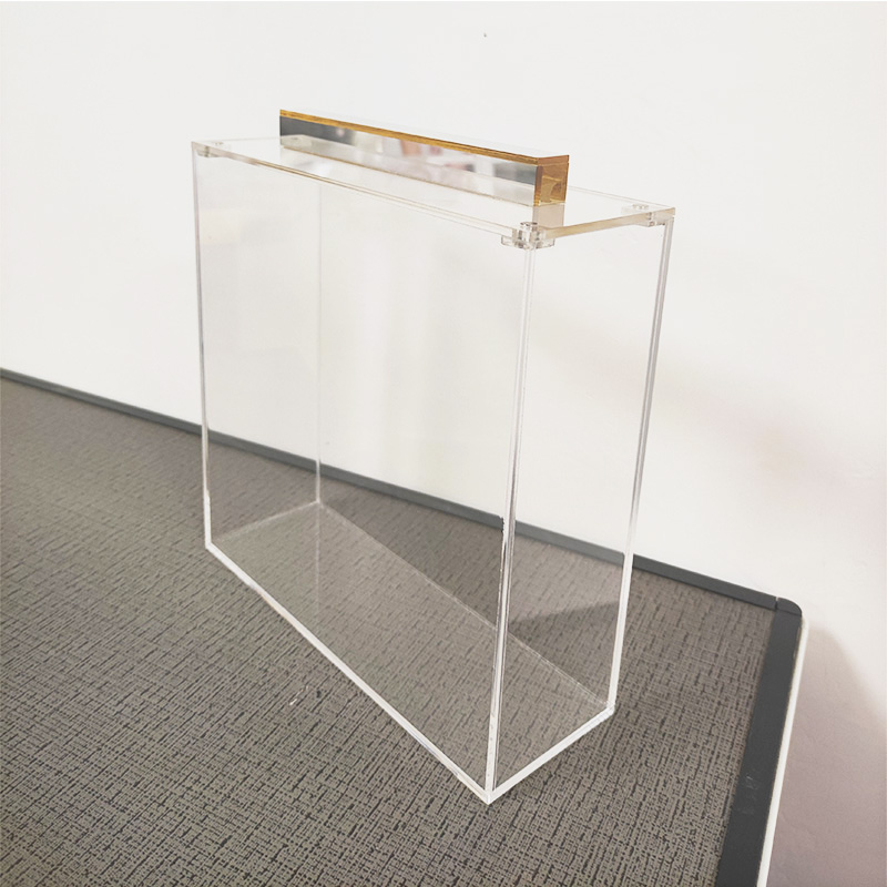 Lucite matzah box with magnet lid, gold acrylic matzah box