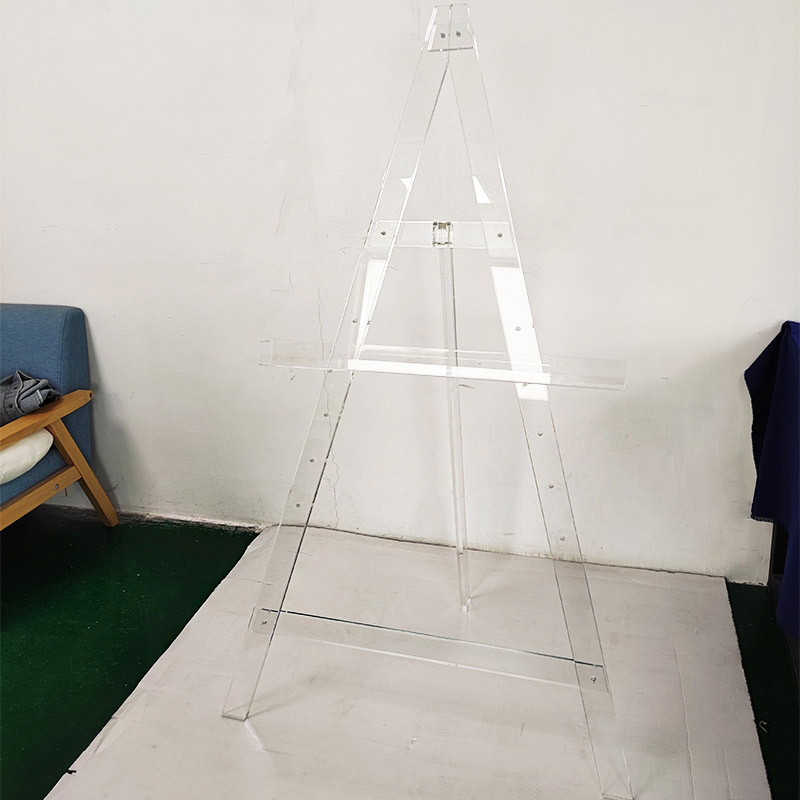 beautiful acrylic easel