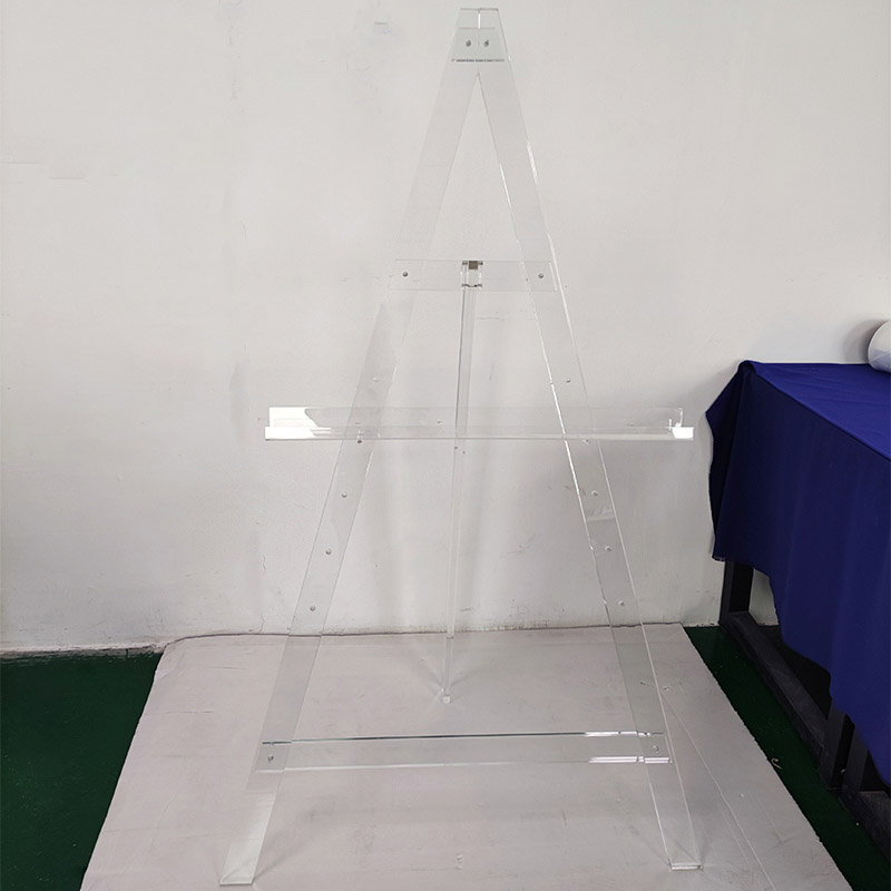 beautiful acrylic easel